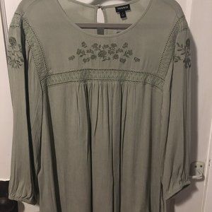 Torrid crinkle gauze embroidered blouse 1x 14/16
